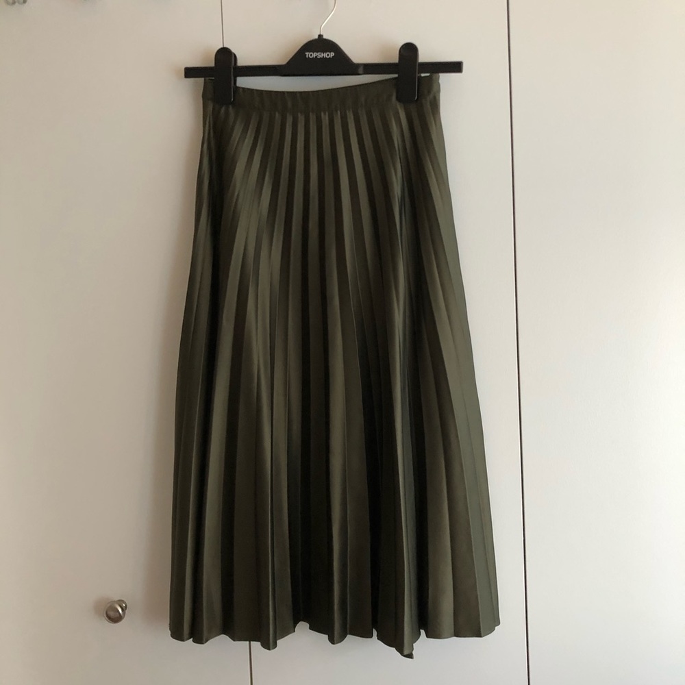 Satin pleated midi skirt